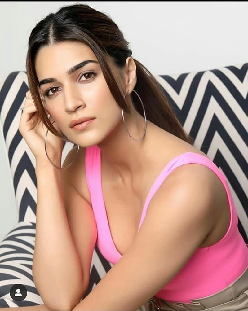 Kriti Sanon — ROYAL BEAUTICA model profile